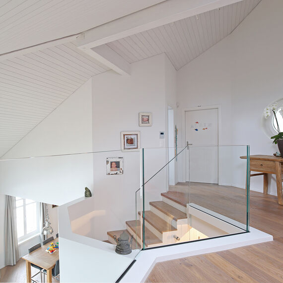 mehrteiliges Glasgeländer