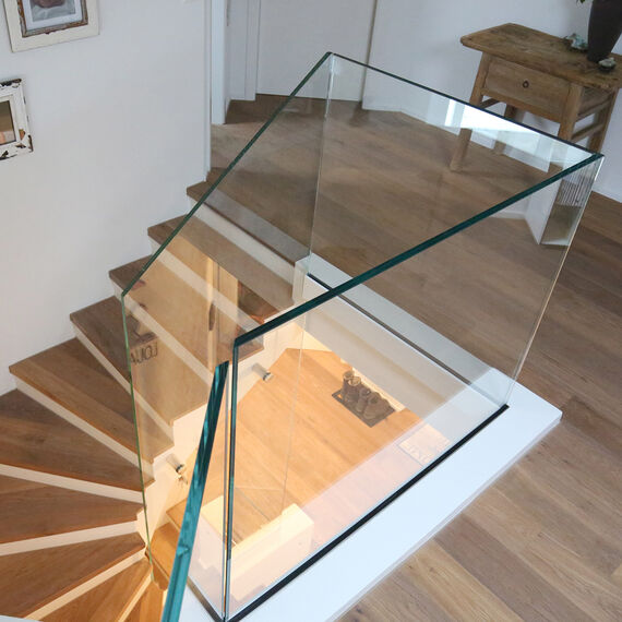 Glasgeländer ums Eck