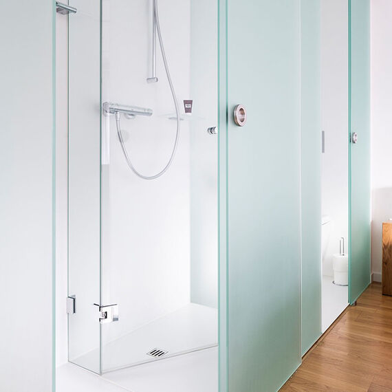 Badverglasung Hotel Rebe