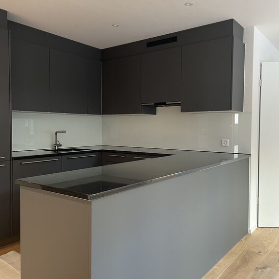 weisse Küchenrückwand