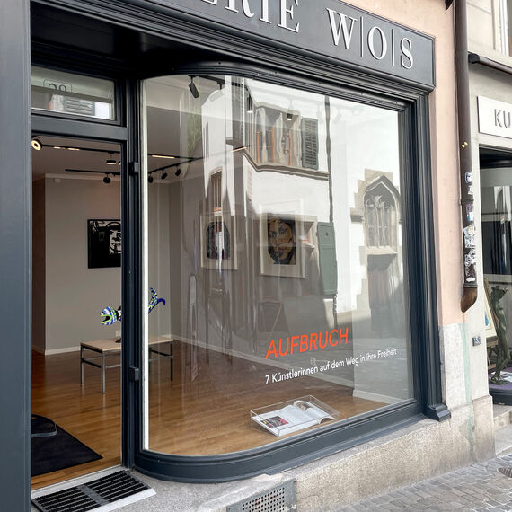 Schaufenster mit gebogenem Glas