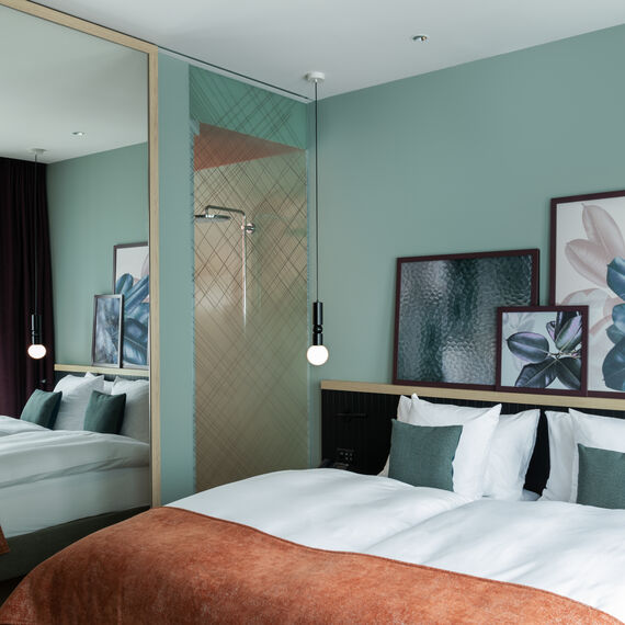 Hoteldusche teilflächig satiniert mit Design